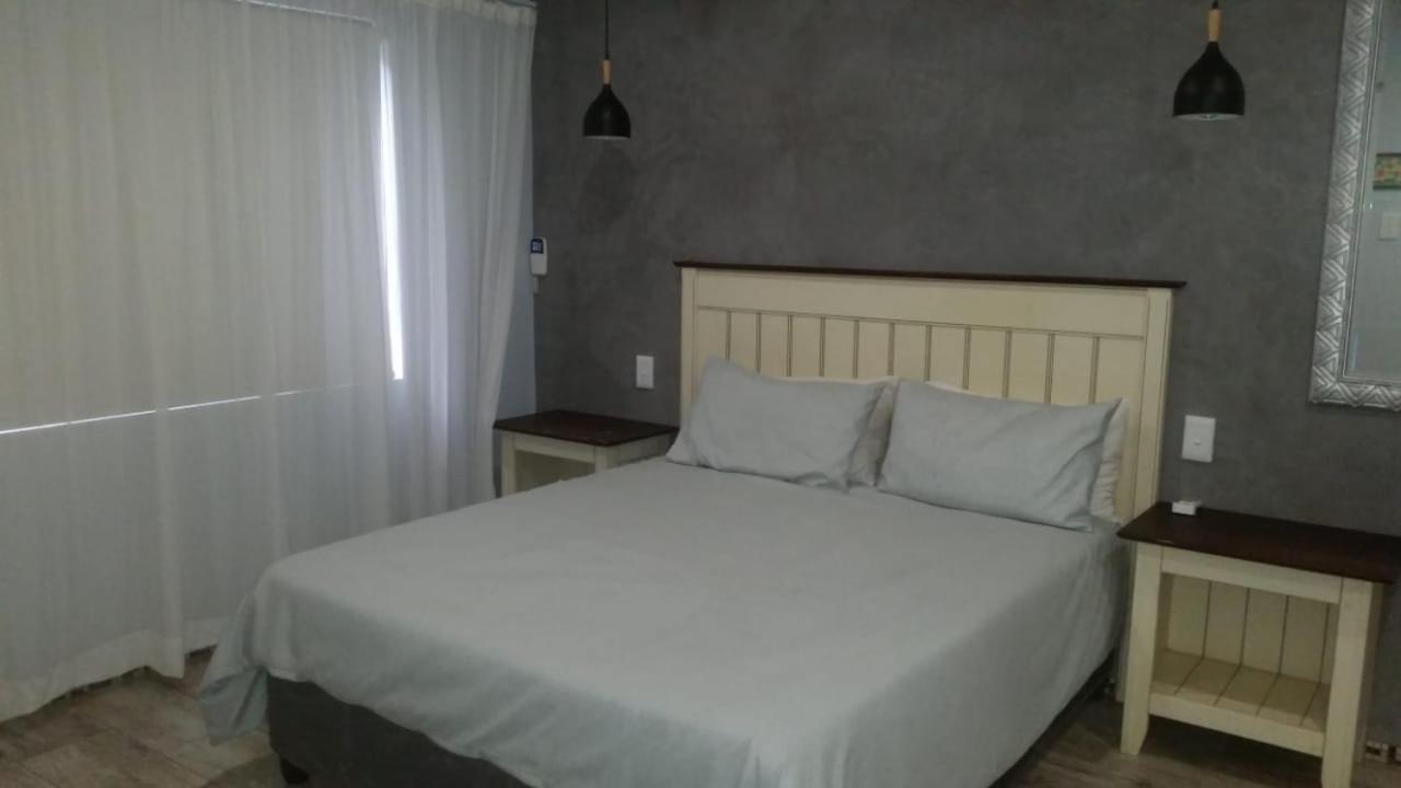 Guest House On Gillian Unit 1 Баллито Экстерьер фото